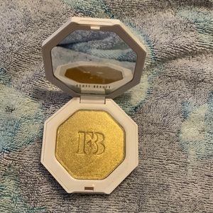 Fenty Beauty Trophy Wife Highlighter